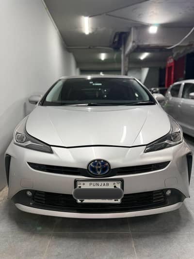 Prius 21/24 full option Bank leased