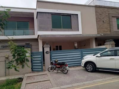 Brigadier House 300 SqYd 5 Beds and 2 lounges