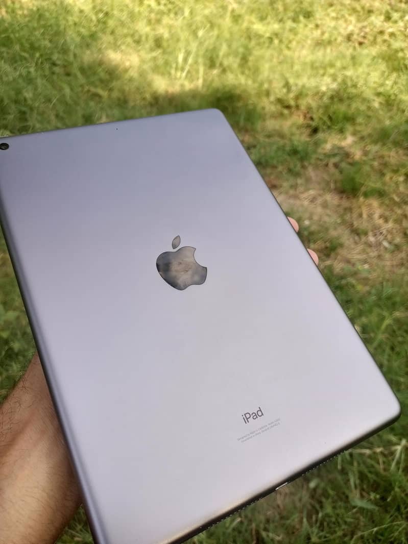 ipad 9th generation  complete box 0