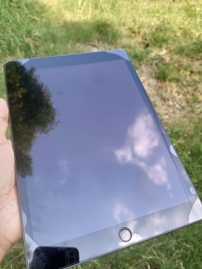 ipad 9th generation  complete box 2