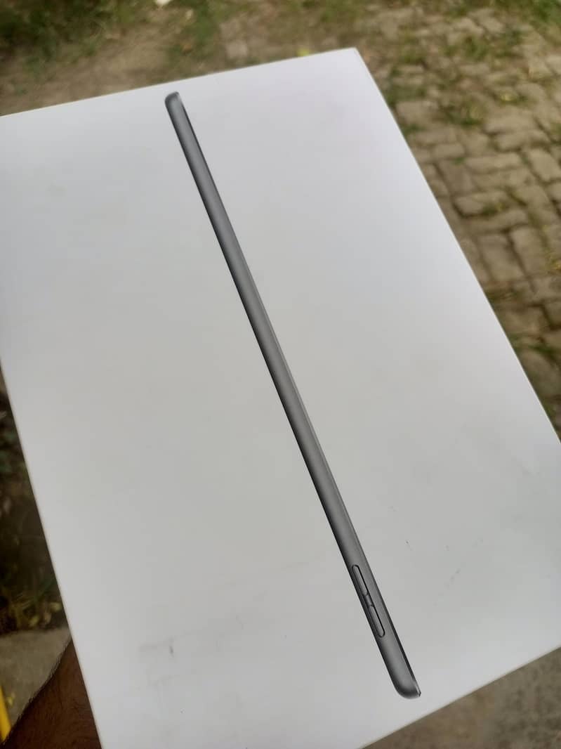 ipad 9th generation  complete box 4