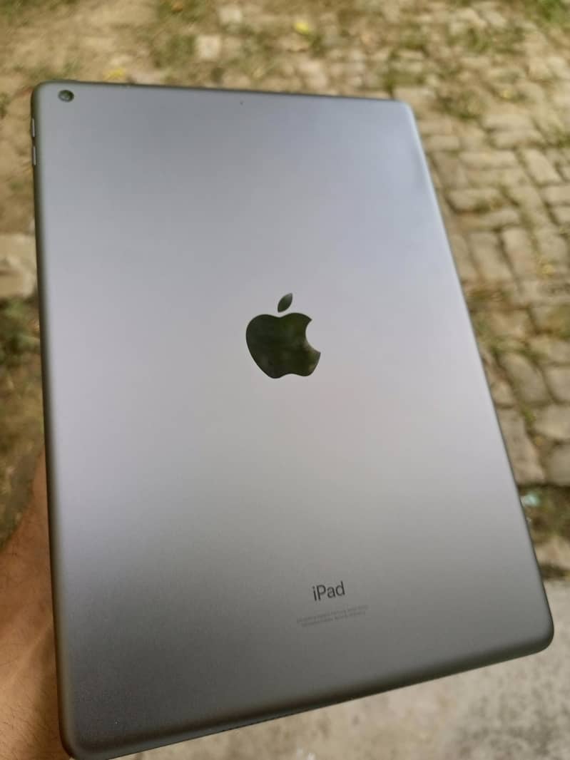ipad 9th generation complete box 0
