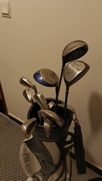 Golf kit with complete 13 x sticks and bag