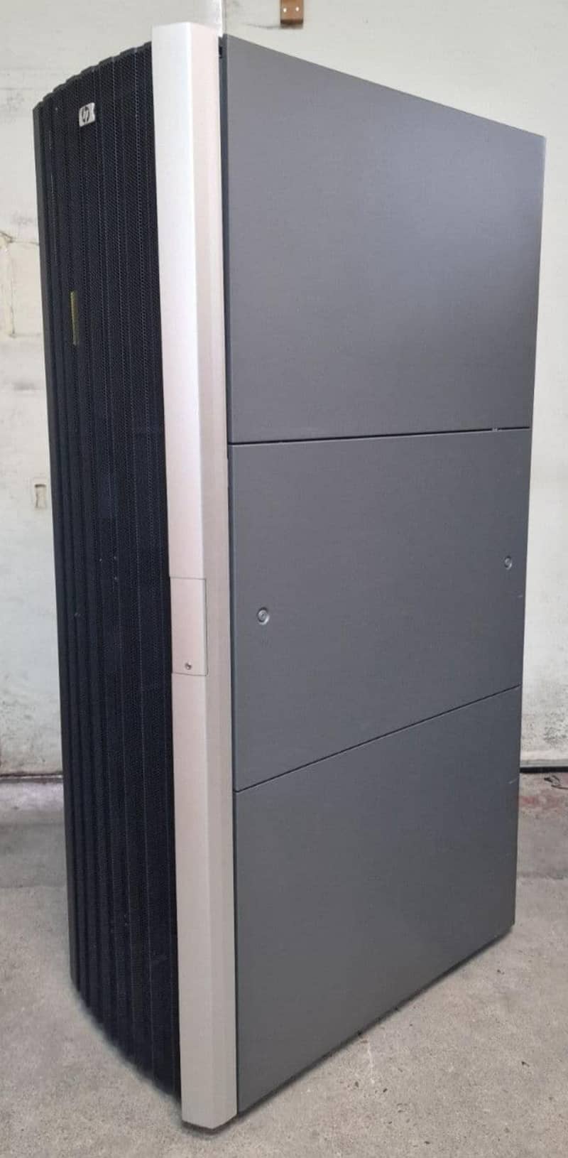 hp 42U Server Rack 1