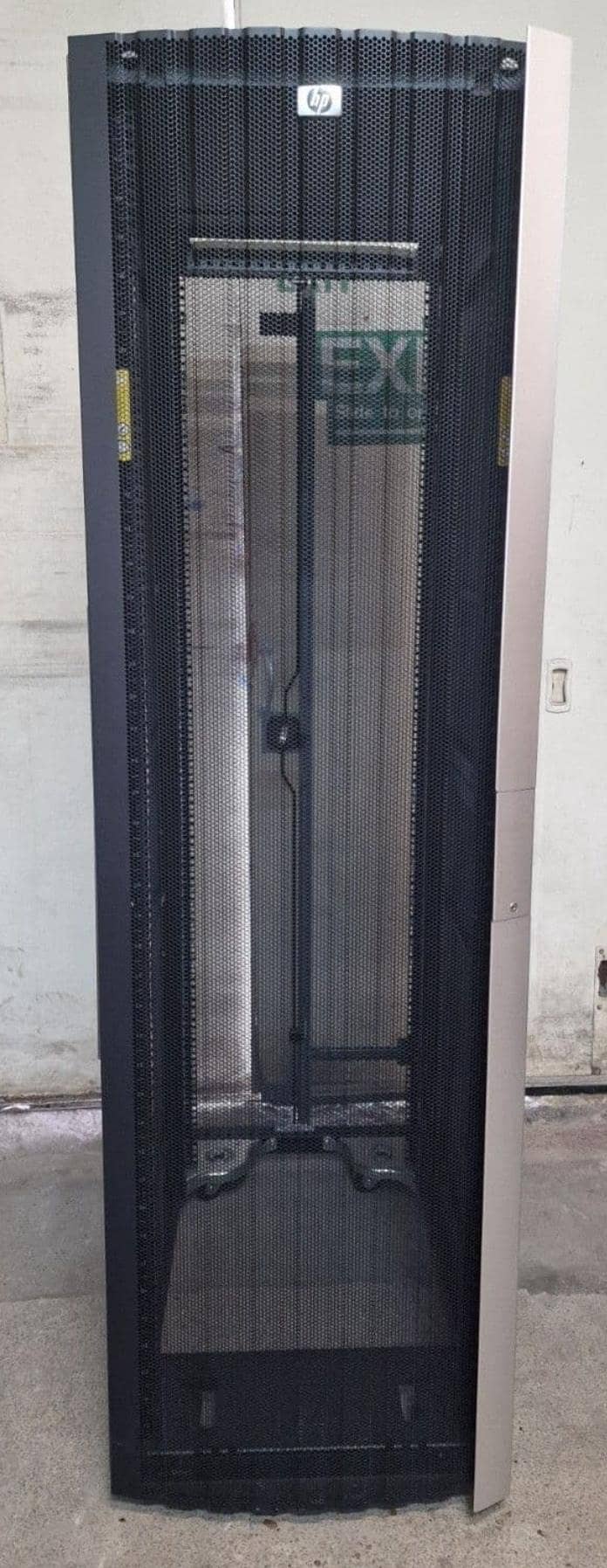 hp 42U Server Rack 2