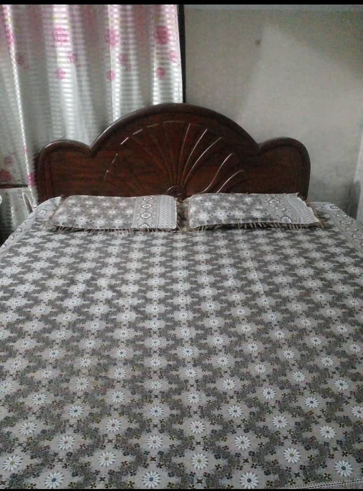 Double bed queen size 1