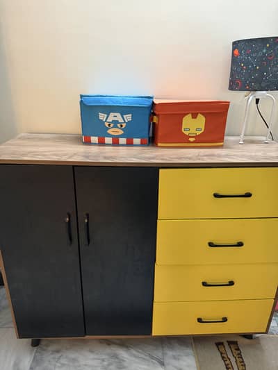 Kids bunk bed interwood with chest of drawers