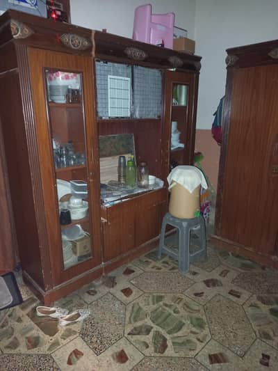 Solid Wooden King Size Bedroom Set with 2 Side Tables – Urgent Saler