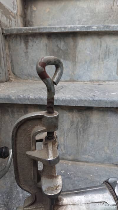 Manual meet cutting mechine.  QEEMA CUTTING MECHINE