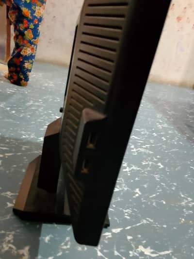 17-inch Dell 60hz monitor for budget gamers