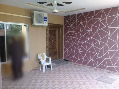 Satellite Town - Block B 11 Marla House Up For Rent