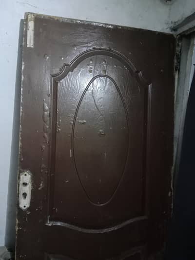 heavy door condition apky smny kafi vazni ha aghar Kisi NY lena to ok