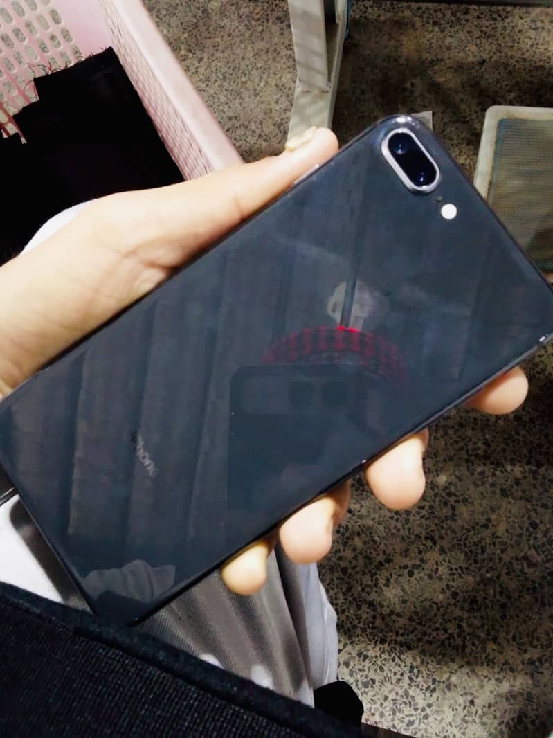 Apple iPhone 8 Plus 2
