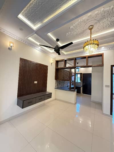 5 MARLA LOWER PORTION AVAILABLE FOR GIRVI WITH GAS AND WAPDA