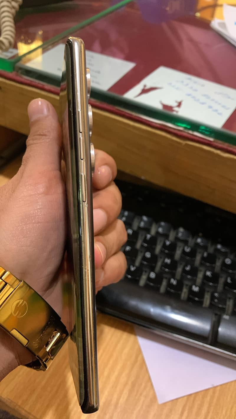 Tecno camon 40 pro 0