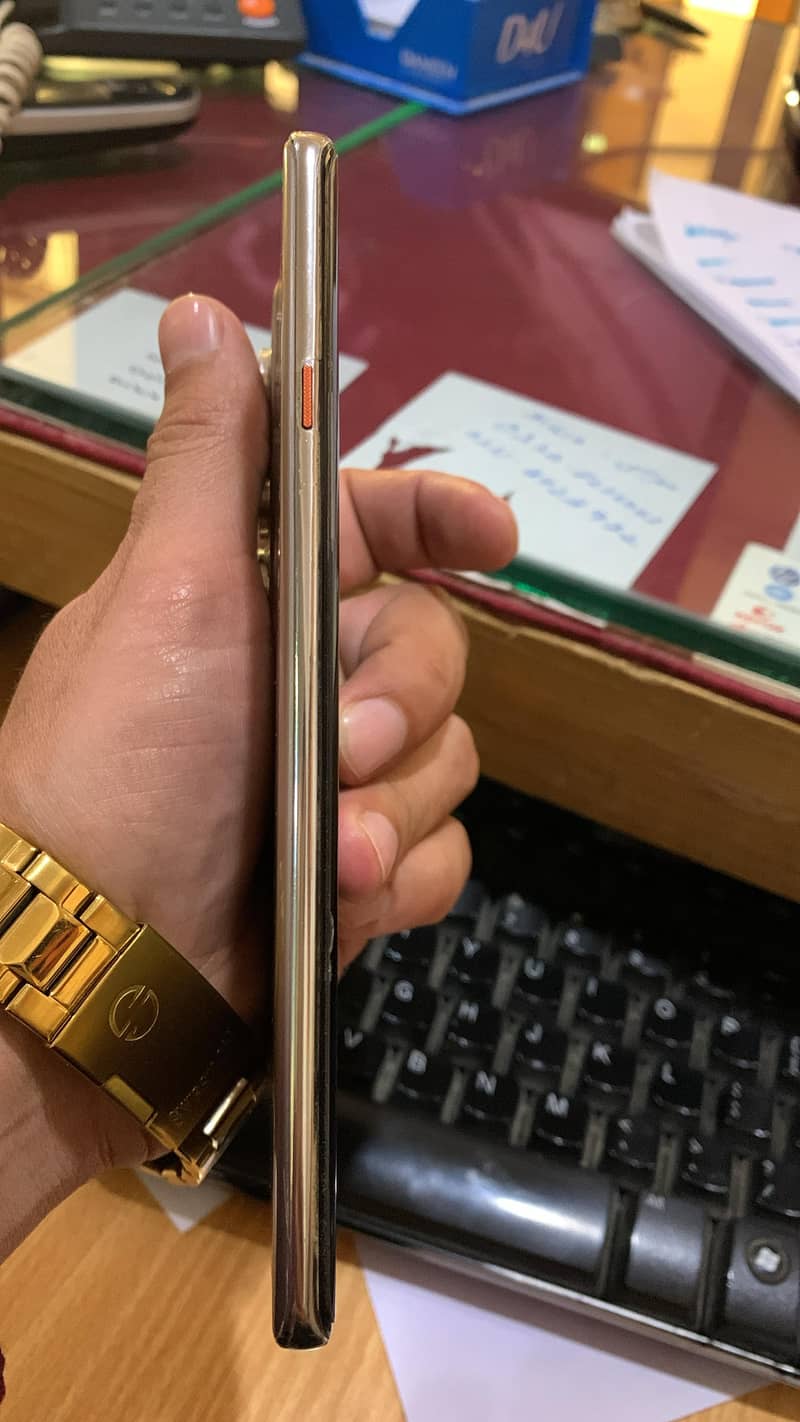 Tecno camon 40 pro 4