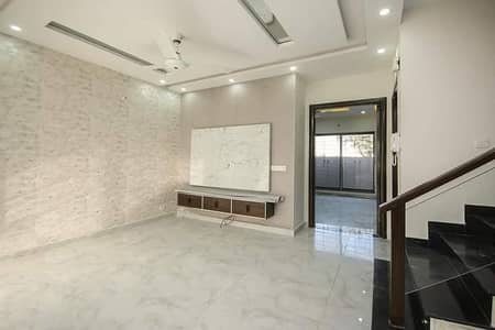 1 KANAL HOUSE IS AVAILABLE FOR RENT IN GULBERG