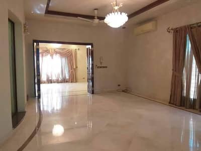 Gulberg Near Zahoor Elahi Roundabout 1 Kanal Double Storey Bungalow For Sale Having 5 Beds, Lush Green Lawn