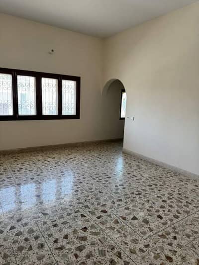1 KANAL HOUSE IS AVAILABLE FOR RENT IN GULBERG 3
