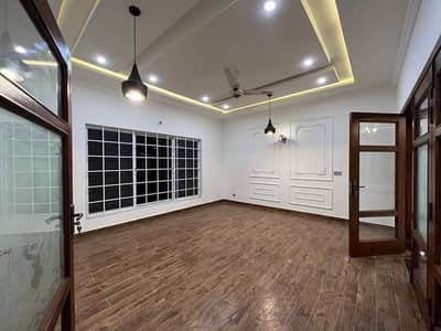 35 MARLA HOUSE IS AVAILABLE FOR RENT IN