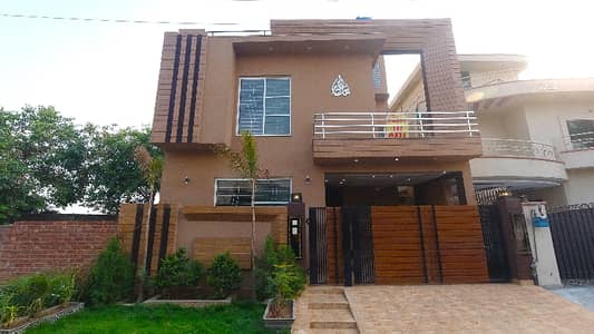 A Prime Location 7 Marla House Is Up For Grabs In Punjab Coop Housing Society