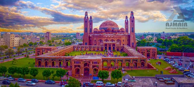 5 MARLA HOT LOCATION COMMERCIALPLOT FOR SALE FACING CANAL- BAHRIA TOWN LAHORE OVERSEASE B EXTENSION