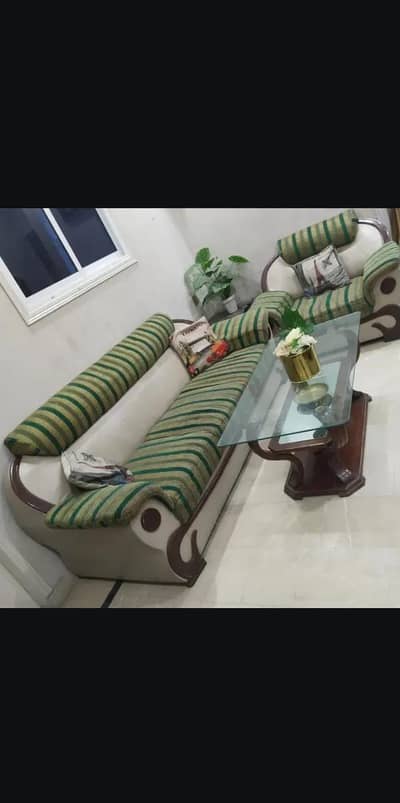 beautiful Sofa 3 2 1  with free table