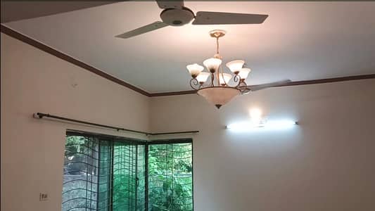 1-KANAL FULLY TILED HOUSE WITH 5-BEDROOMS AVAILABLE FOR RENT WITH LOWEST RENT