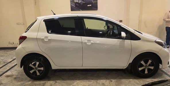Toyota vitz - top condition
