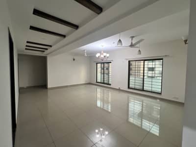 ASKARI 10 NEW EXECUTIVE APARTMENT 3 BEDROOMS WITH DRAWING DINNING, TV LOUNGE, KITCHEN, STORE, SERVANT QUARTER ETC AVAILABLE FOR RENT ONLY @ Rs. 110,000/-