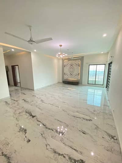 ASKARI-10 SUPER HOT LOCATION 3-BEDROOMS 10 MARLA BEAUTIFUL FLAT AVAILABLE FOR SALE