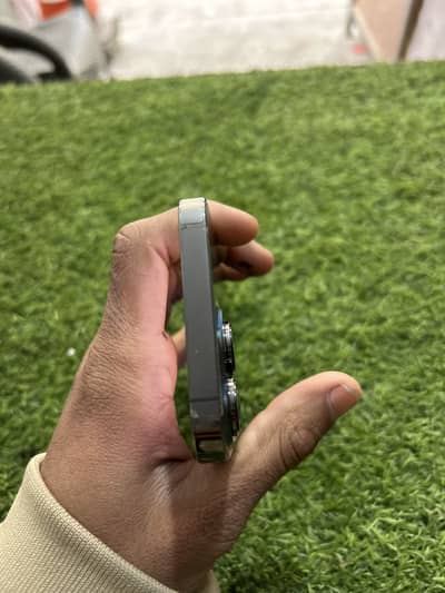 iphone 13 pro      1 LAKH DEMAND