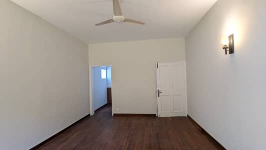 FOR RENT Renovated 4 BEDROOMS Single Storey Available in F_6/2