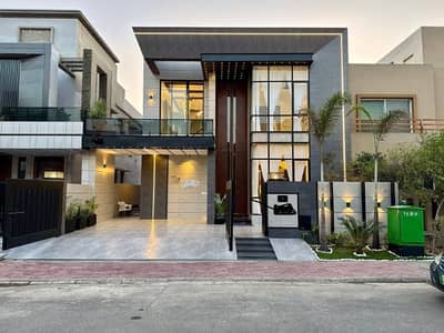 A PRIME LOCATION 10 MARLA LUXURY HOUSE FOR SALE IN OVERSEAS B BLOCK BAHRIA TOWN LAHORE