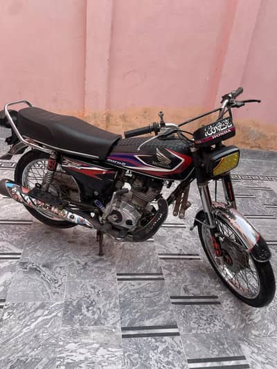 Honda 125 model 17  all original bike