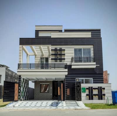 One Of Most Luxurios 10 Marla House Available For Rent IN Dha Phase 6 Town