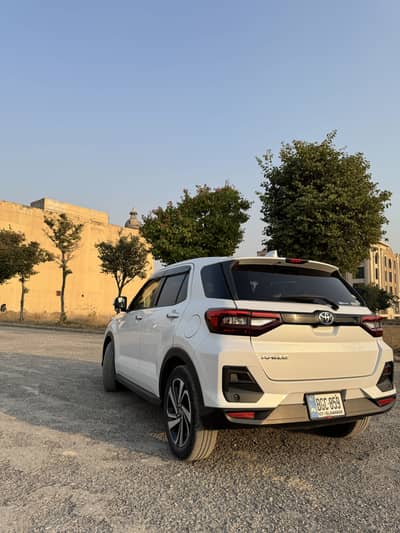 I am selling Toyota Raize z package