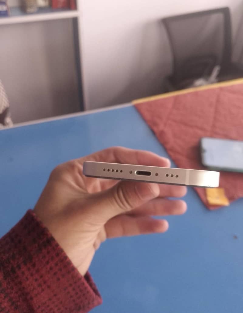 iPhone 12 3