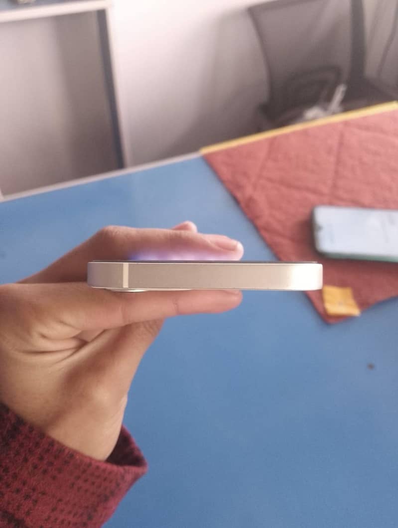 iPhone 12 4