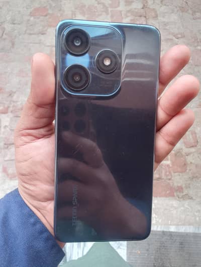 tecno spark10c. 4/128 only mobile ha. call or Whatsapp 03074937491