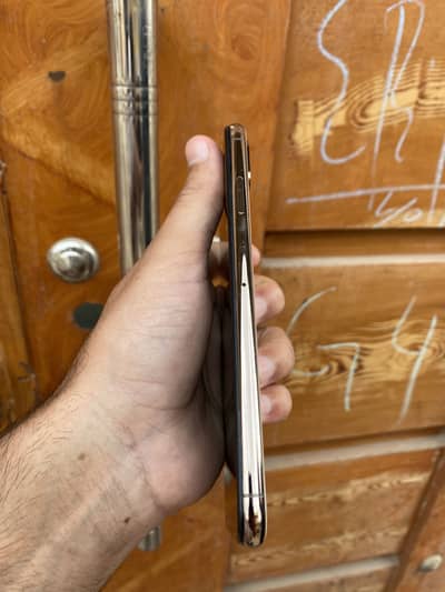 Iphone xs max factory unlock