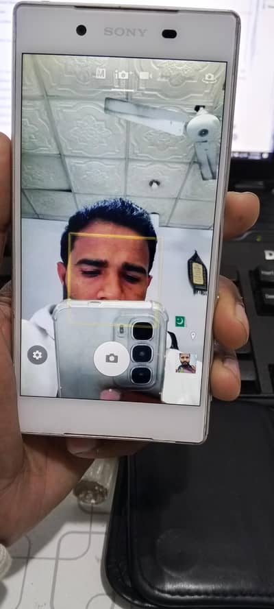 Sony Experia z4 3gb 32 condition Dakh sakty ho