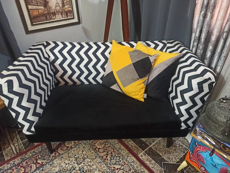 2 & 3 seater sofa set with table 0