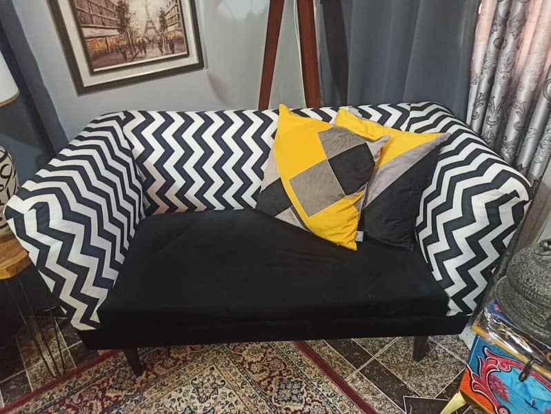 2 & 3 seater sofa set with table 1