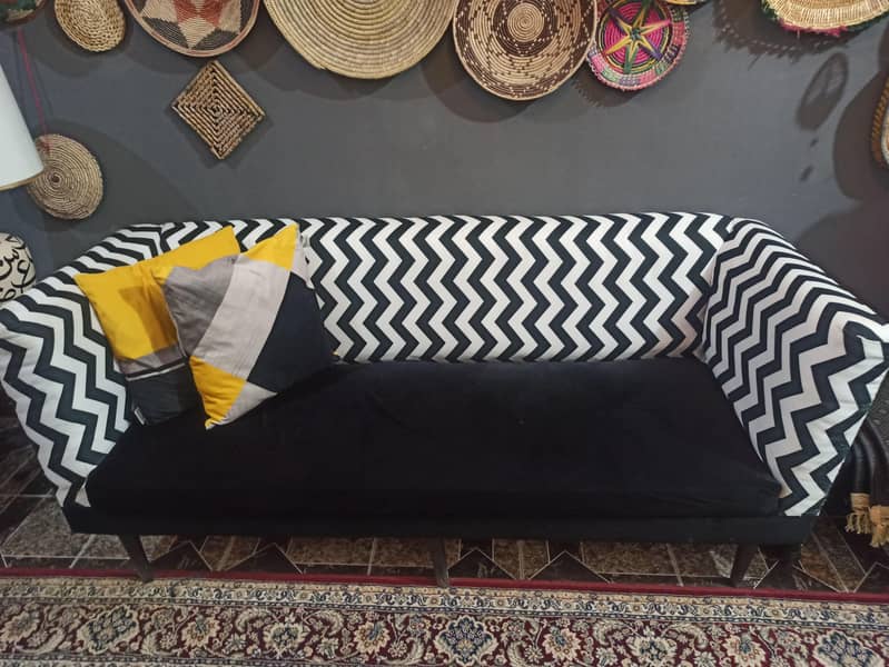 2 & 3 seater sofa set with table 3