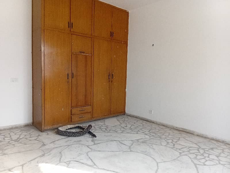 LOWER PORTION FOR RENT 16