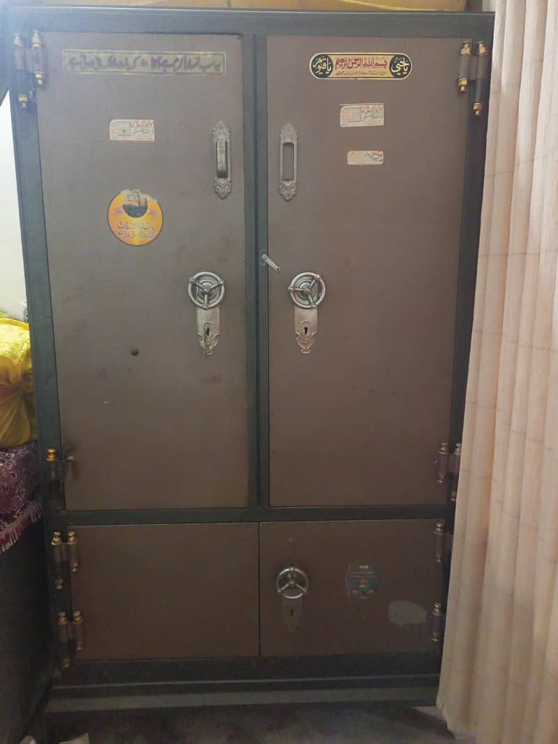 Almari iron safe 2