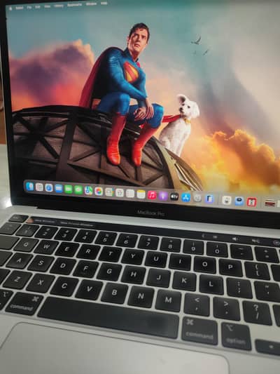 MacBook pro core i7 32gb ram 512 SSD 13inch touch bar touch id 2020