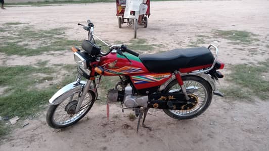 Lahore ka number laga howa ha. bike mare name ha