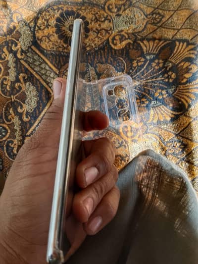 Tecno spark 40 pro 8/256  10/10conditoin new phone hain kuch din howa